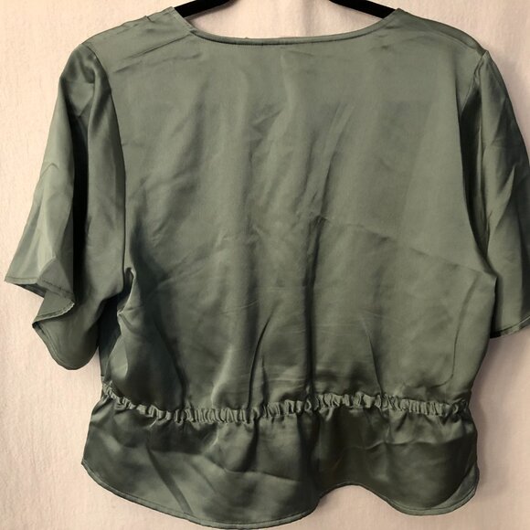 Levis Pretty Silky Blouse: Size M - Picture 7 of 11